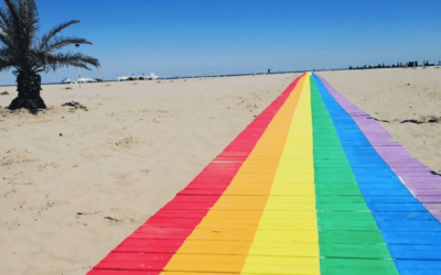 Rimini, al bagno 27 una passerella arcobaleno: “Omaggio al Gay pride che quest’estate non si farà”
